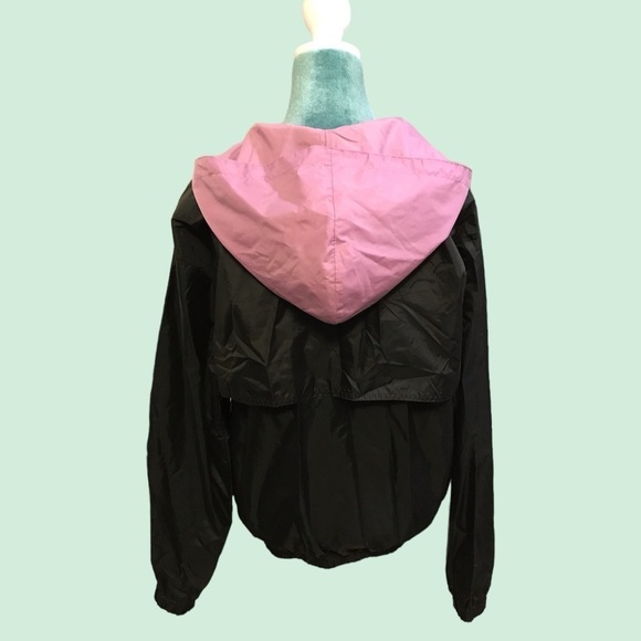 Pre-Loved vintage (90’s) Puma black and purple, 3/4 zip wind breaker - Picture 3 of 3